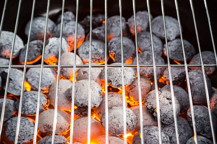 Glühende Holzkohle - Jetzt Holzkohlegrill bestellen