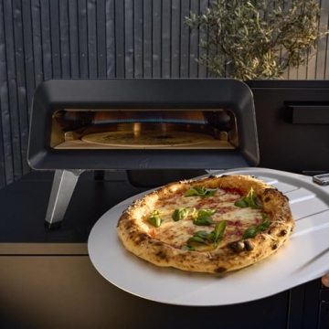 Pizza wird eingeschoben